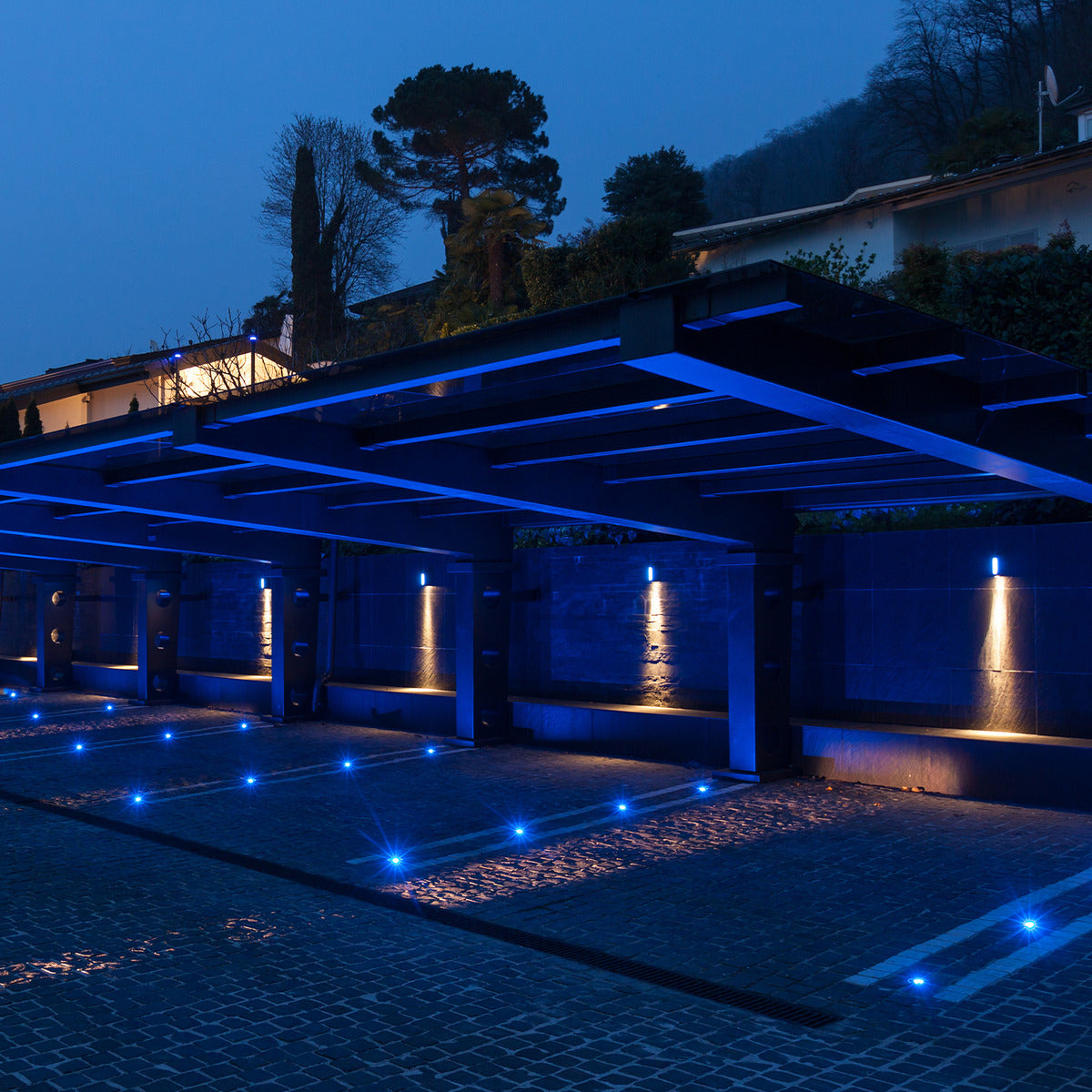 Refletor Slim 10W Luz Azul Bivolt IP66 Preto Avant