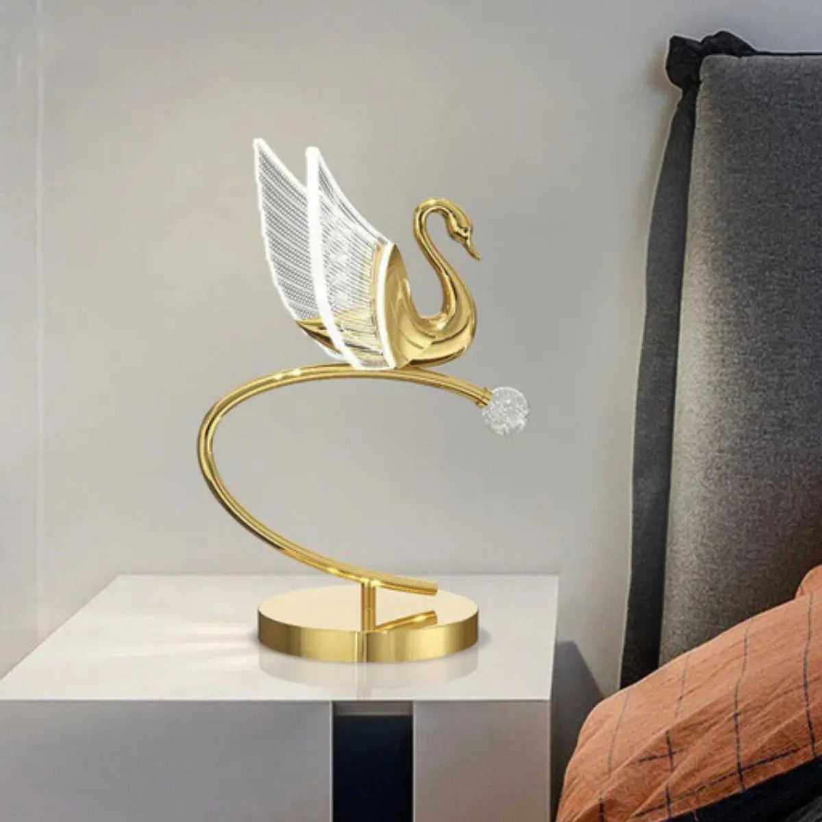 Luminária De Mesa Cisne Led 4w Avant Bivolt | Abajur Dourado Para Quarto, Sala Ou Escritório Branco 5v